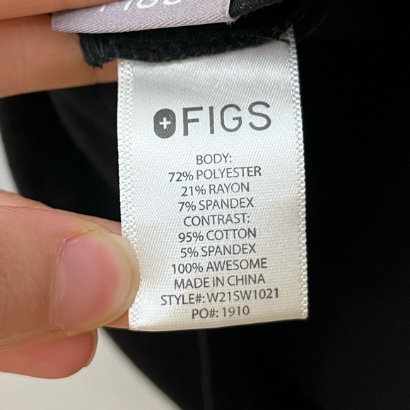 RARE Figs Rafaela Remix Long Sleeve Scrub Top - Black, Medium - Picture 9 of 9